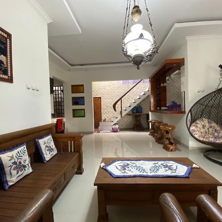 Rengganis Homestay Yogyakarta Exterior photo