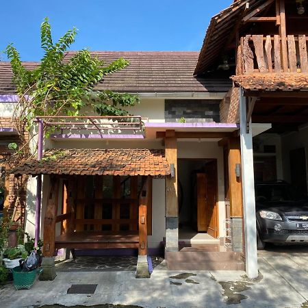 Rengganis Homestay Yogyakarta Exterior photo