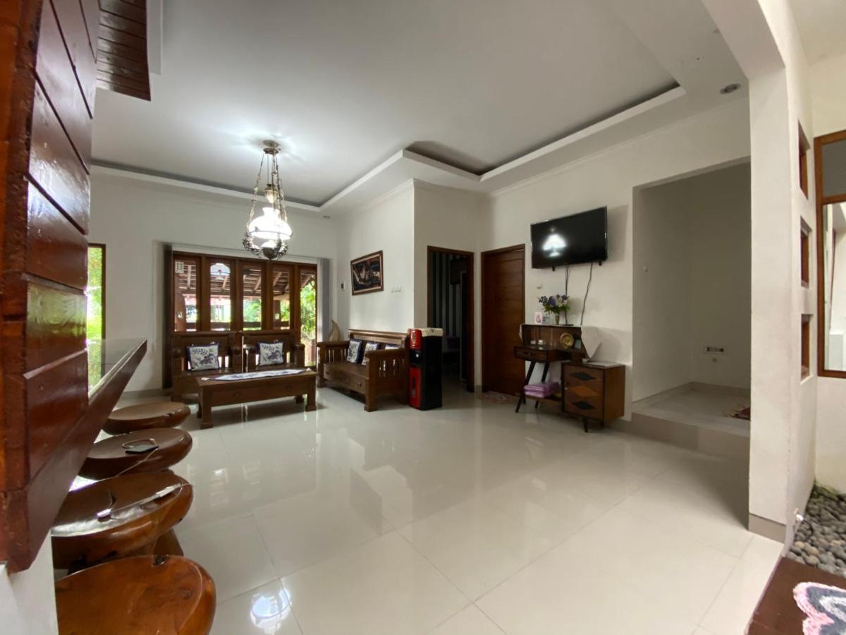 Rengganis Homestay Yogyakarta Exterior photo